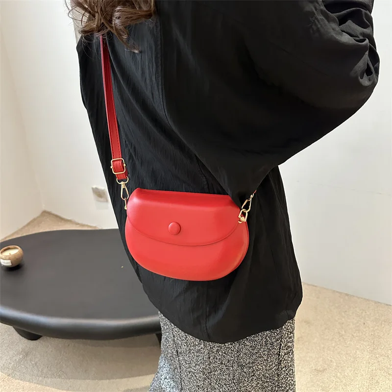 

Beautiful And Stylish Texture New Casual Simple Solid Color Cross Shoulder Underarm Saddle Women's Bag