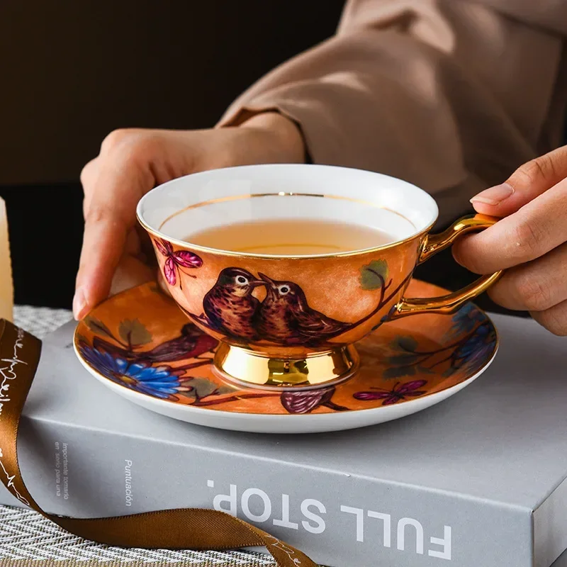 

Europe Noble Afternoon Tea Cup Saucer Spoon Set Bone China Coffee Cup with Gold Handle English Dessert Coffee Drinkware 220ml