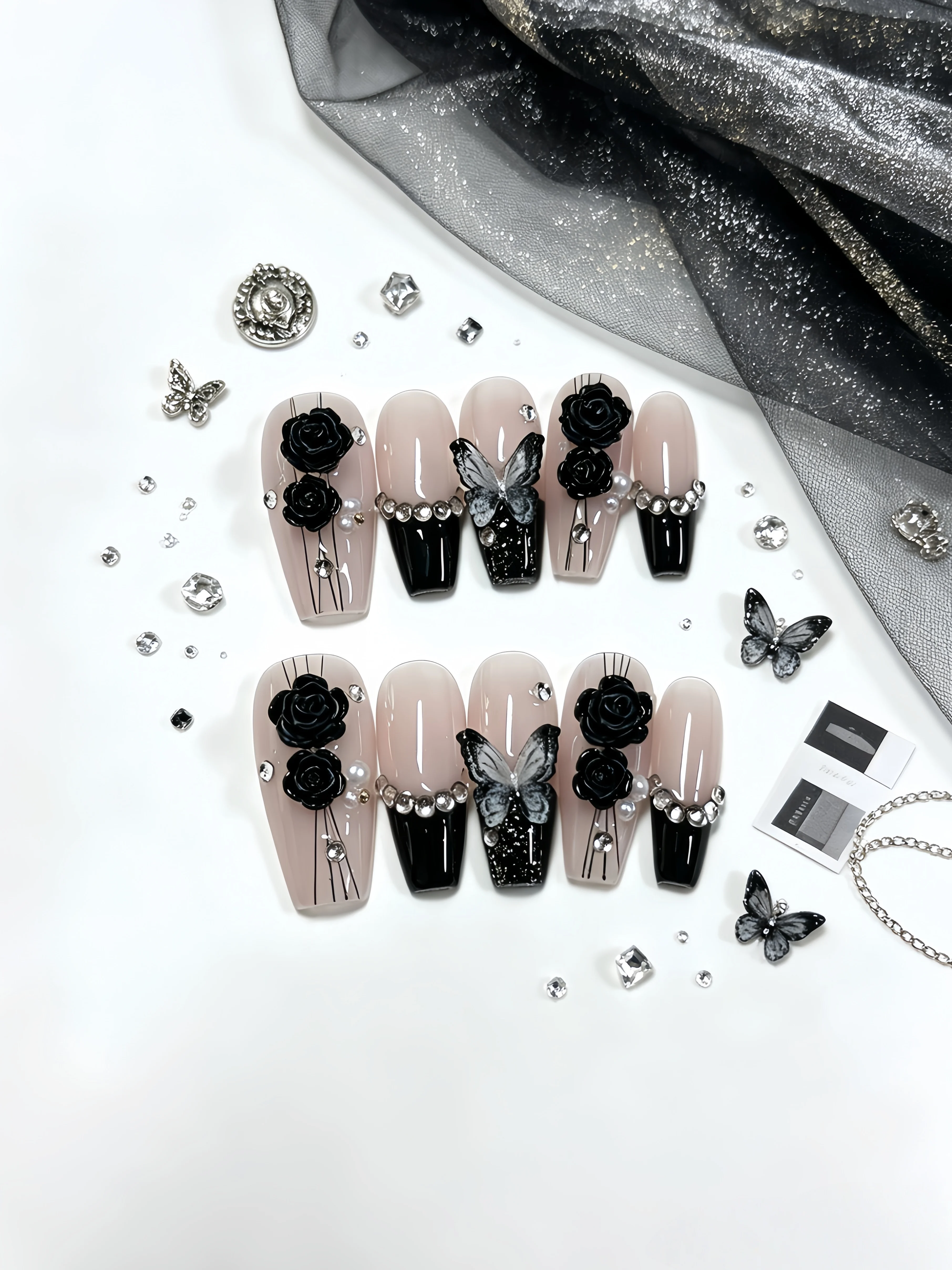 Lot de 10 faux ongles à presser, rose nude, noir pur, paillettes argentées, effet œil de chat, dégradé noir pur, motif camélia, ligne noire, strass, papillon, style luxe, style gothique sombre, ambiance Halloween, style Y2K sombre, style punk, autocollants pour ongles pour soirées en boîte de nuit, style fille mature et audacieuse