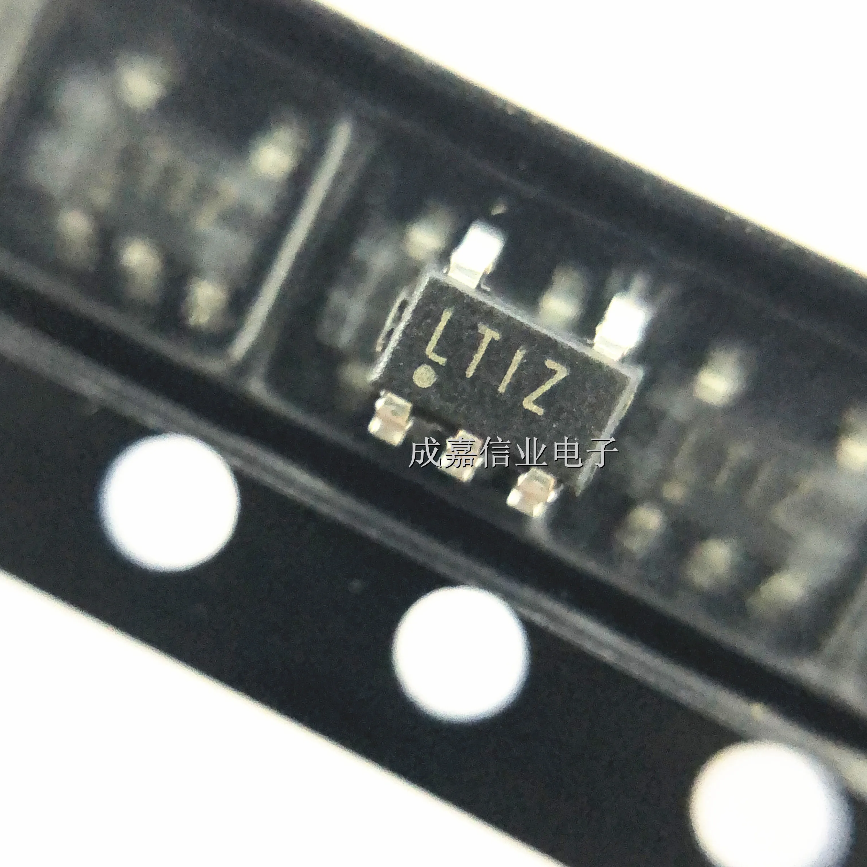 10 ชิ้น/ล็อตLT1615ES5 # TRPBF SOT-23-5 MARKING;LTIZ Switching Voltage Regulators uP Boost DC/DC Convs ใน SOT