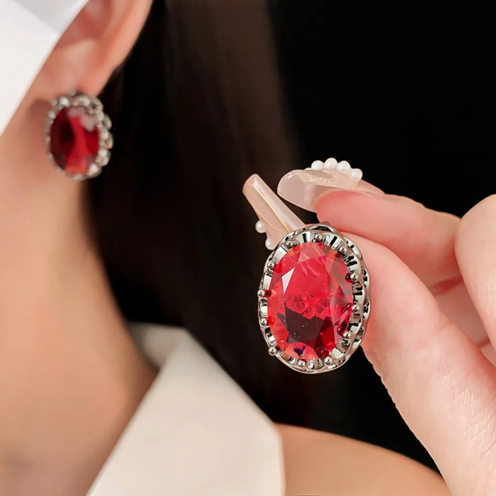 Exquisite Palace‑Style Oval Cut Red Cubic Zircon Stud Earrings for Women Fashion Implies Continuous Good Fortune Jewelry Gift