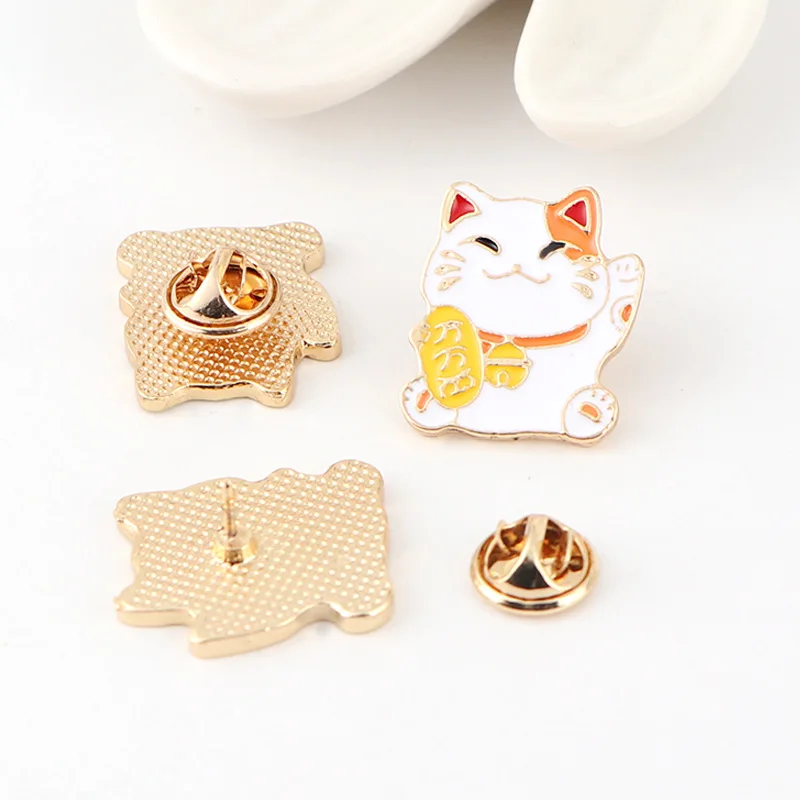 

Cartoon Cat Brooch Japanese Style Corsage Fortune Cat Pin Clothing Accessory Adorable Enamel Pins Handmade Gifts