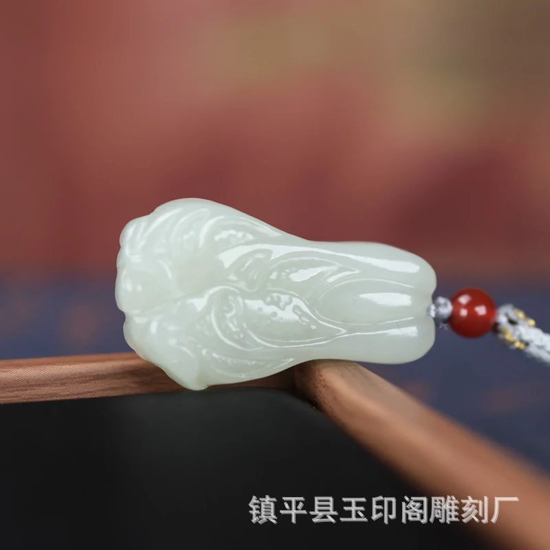 Natural Hetian , exquisitely carved three-dimensional jade cabbage pendant, fashionable and versatile