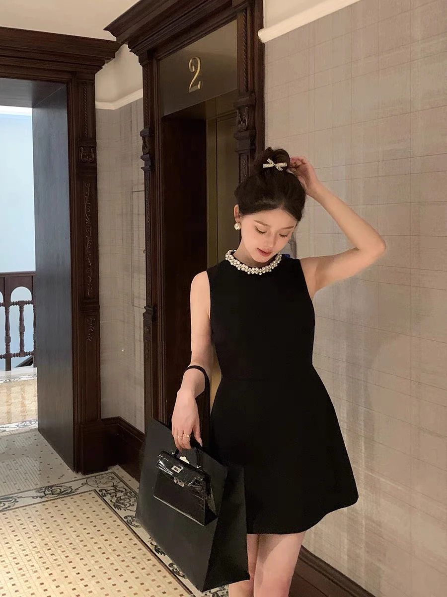 Summer New French Pearl O Neck Hepburn Style Dress Women's Waist Up Sleeveless A-line Small Black Dress with High Grade Feeling