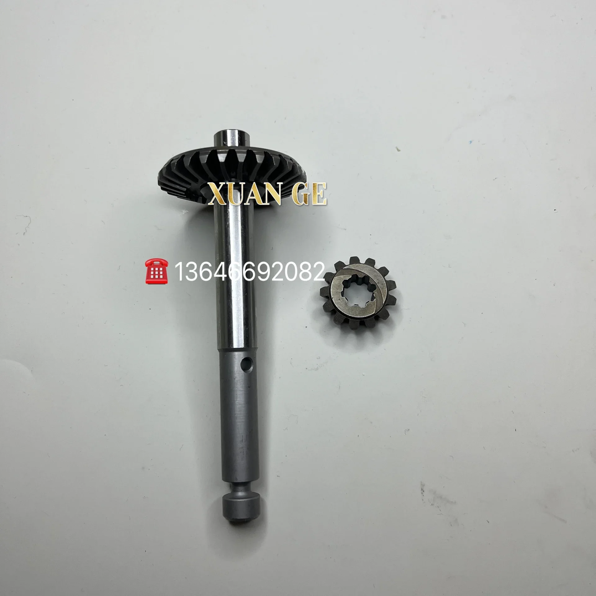 A complete set of gears for the 2-stroke 3.5horsepower outboard engine mounted thruster