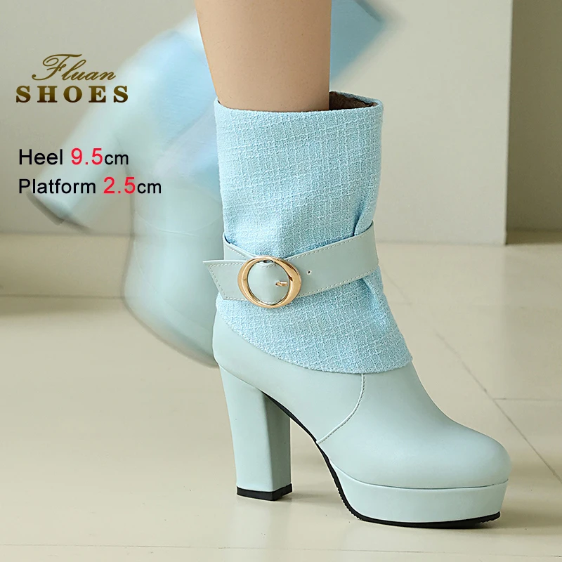 Botas a media pantorrilla para mujer, color azul claro, botón redondo de Metal, botas empalmadas de PU de terciopelo, tacones gruesos, botas de moda con cremallera lateral