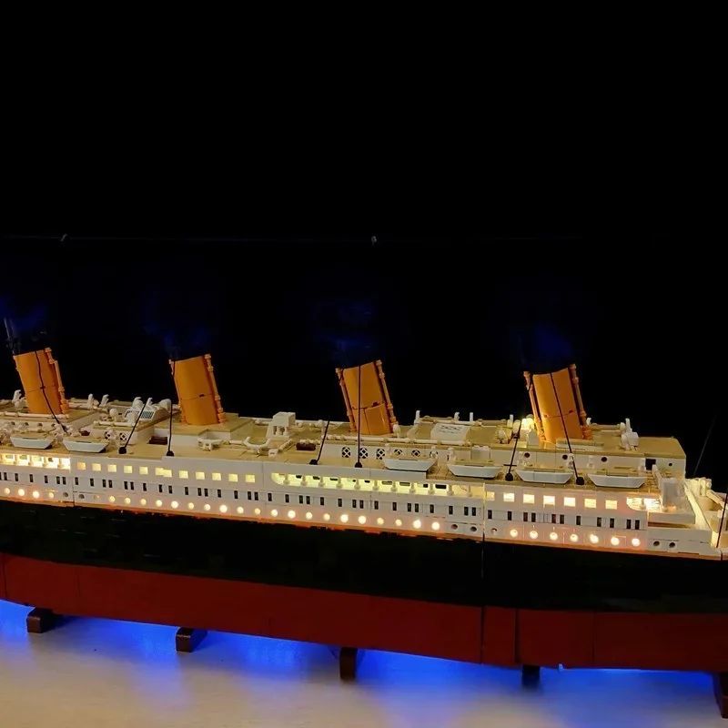 مصباح ليد لتيتانيك 10294 اللبنات مصباح التحكم عن بعد (لا تشمل اللبنات) هدية عيد الميلاد الكريسماس