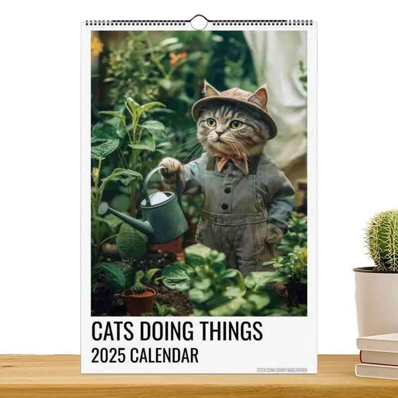 2025 القطط التقويم القط تفعل الأشياء 2025 تقويم الحائط 12 شهر مخطط مضحك الحيوان شنقا التقويم الشهري