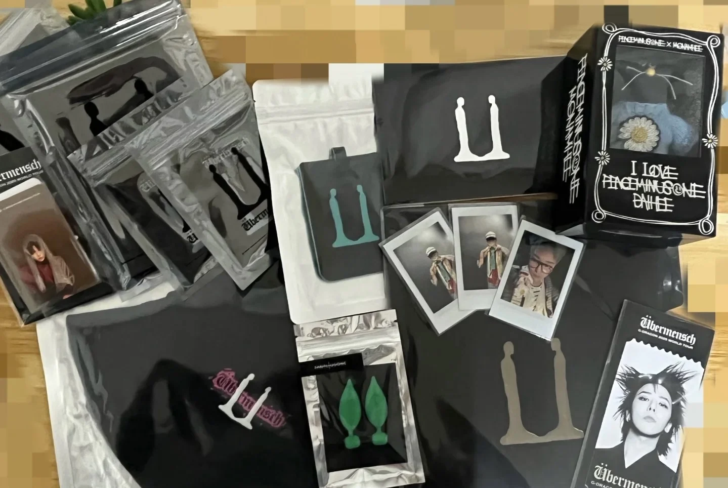 Kpop G-DRAGON 2025 جولة حول العالم دبابيس Overmensch الحفل شارة بروش قبعة دبابيس Bigbang GD بطاقات الصور بطاقة بريدية المشجعين الهدايا