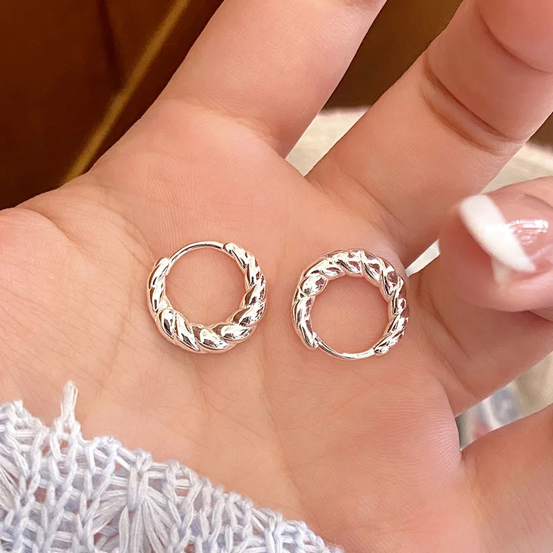 

S925 Silver Jewelry Simple Bull Horn Earrings Female Personalized Fashion Versatile Earrings Buckles Ins Style Fashion Earrings