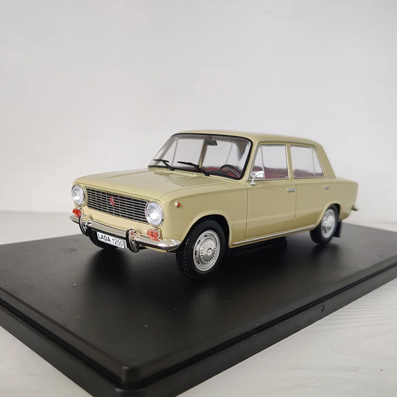 

Литая в масштабе 1:24 LADA 1200 модель автомобиля из сплава, коллекционные украшения