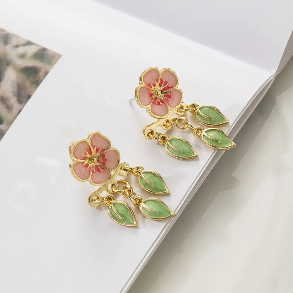 Trendy Alloy Peach Blossom Stud Earrings Bohemian Cute Earrings with Leaf Vintage Flower Design Sweet Ear Hook Jewelry