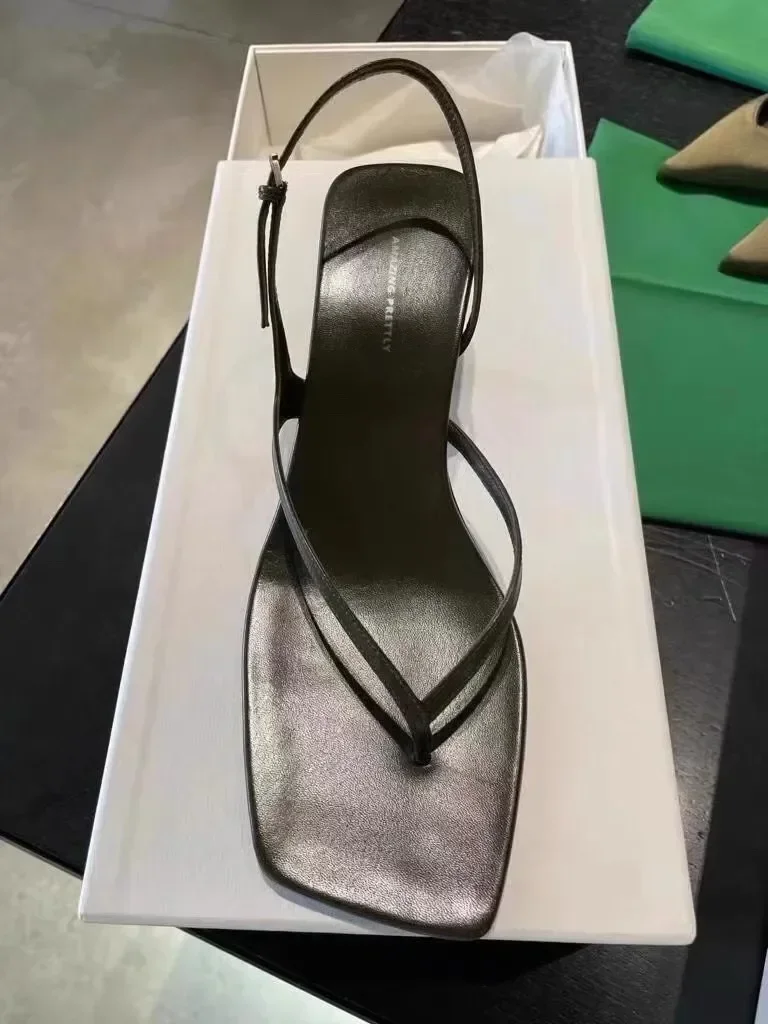 Retro Eckige Zehenpartie Clip-Toe Sandalen mit Kitten Heel und Rückenriemen in Braun, Schlichter Französischer Stil, Sexy Modische Damenschuhe für Sommer und Freizeit – Detail 20