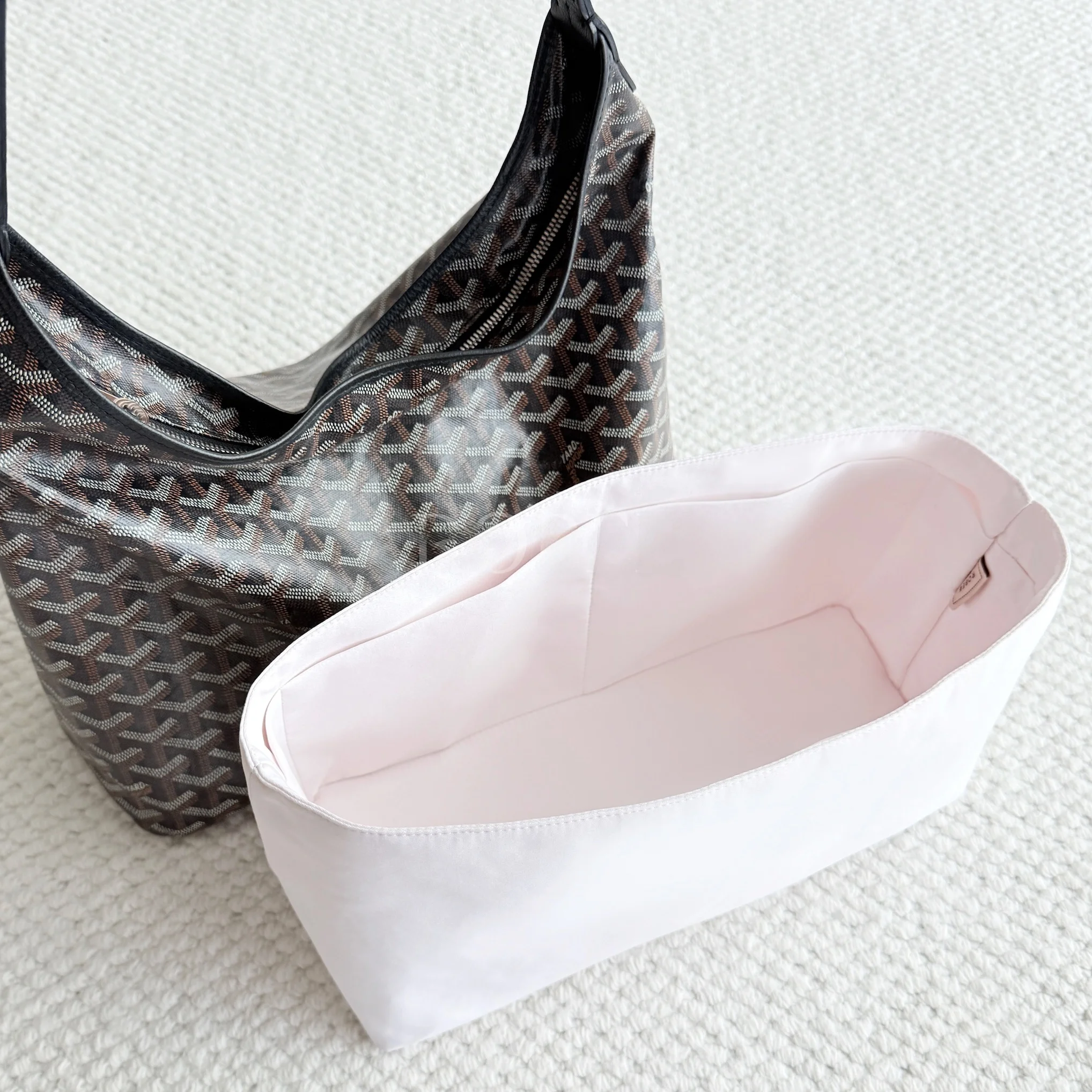 

Ultra-Light Satin Inner Bag for Goyahobo Dog Tooth Storage Bag ROBEE Inner Liner Pouch Cube Structure Simple Style Cosmetic Bag