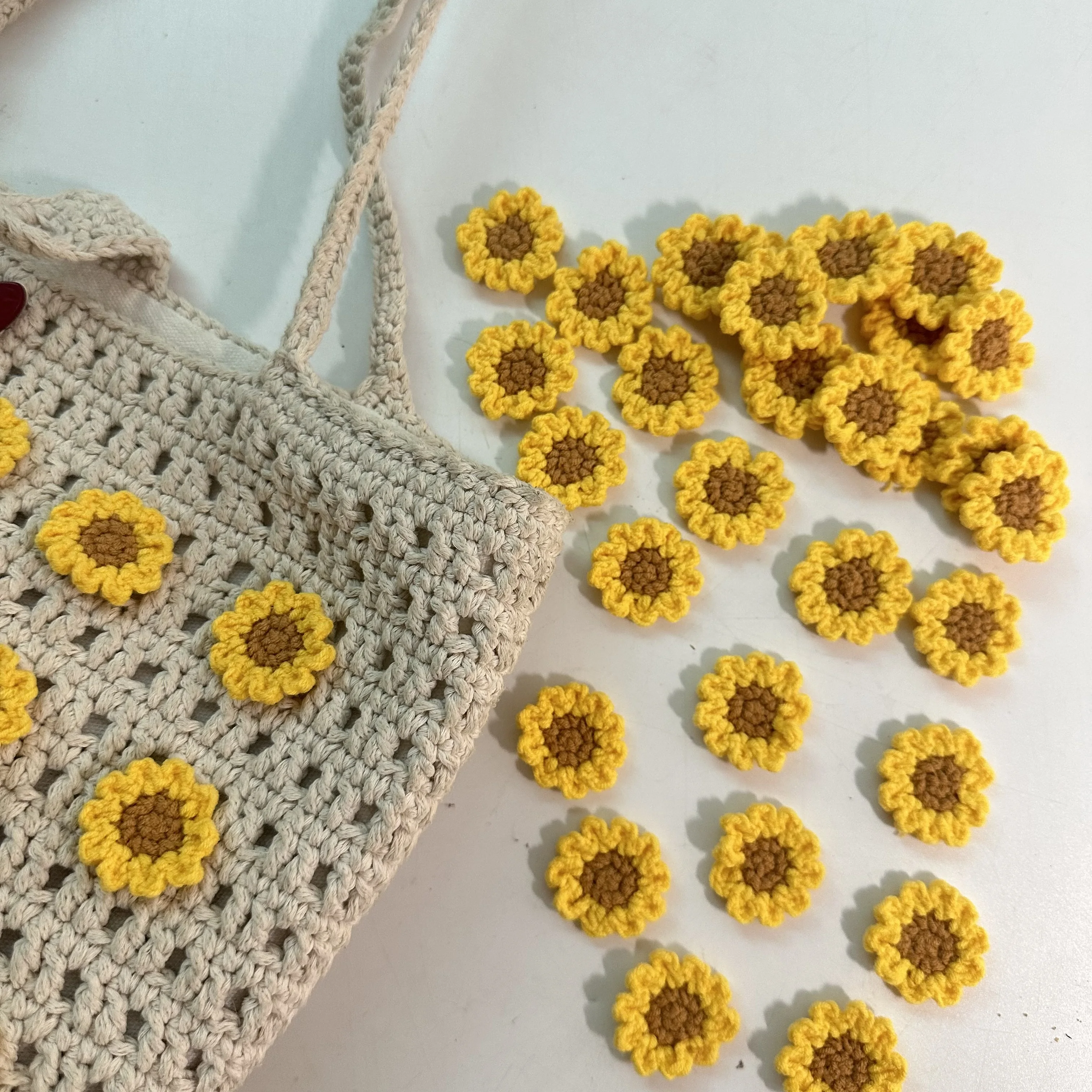 10pcs/Lot Handmade 3CM Hand Knitt Crochet Sunflower 3D Flower Knitted Quilt Applique Patch Craft Ornament DIY Hairpins Hat Decor