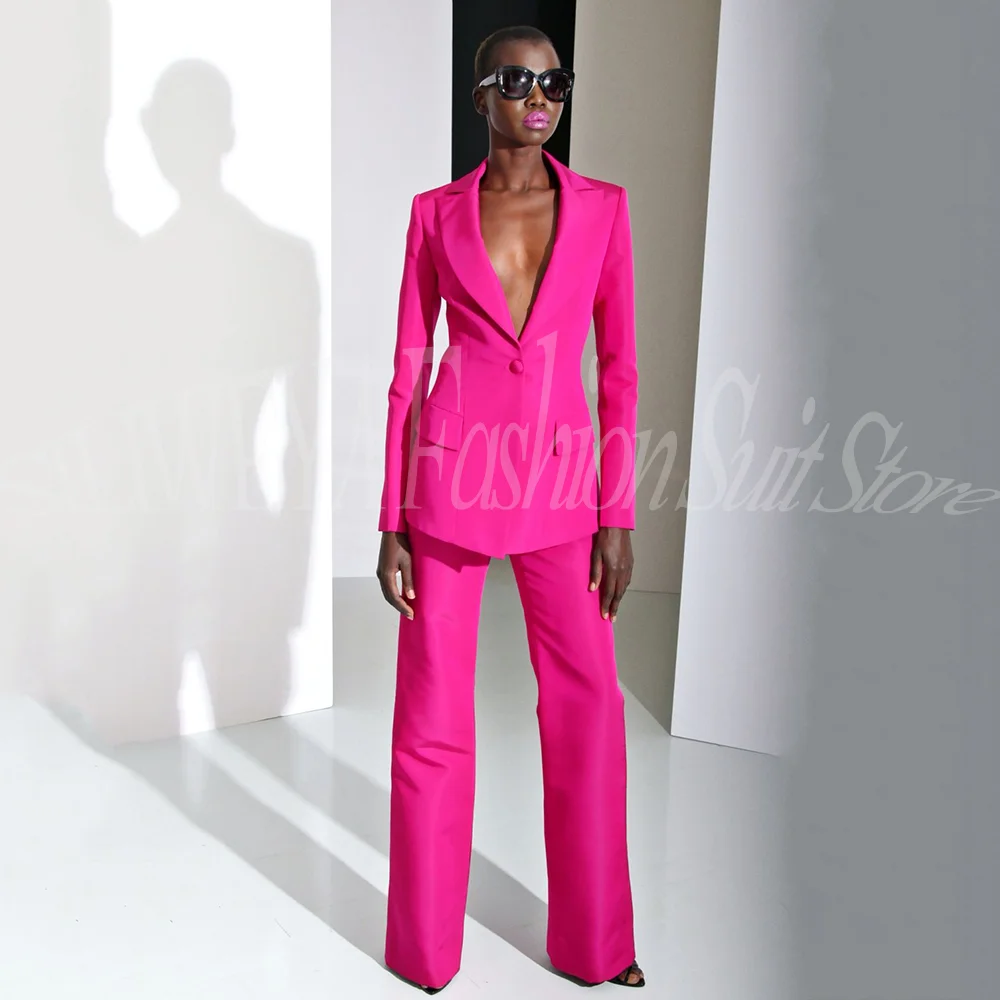 

Элегантный женский костюм-двойка цвета фуксии: приталенный пиджак и брюки с широкими штанинами. Идеально для офиса, вечеринок, выпускных. Шикарный женский наряд.