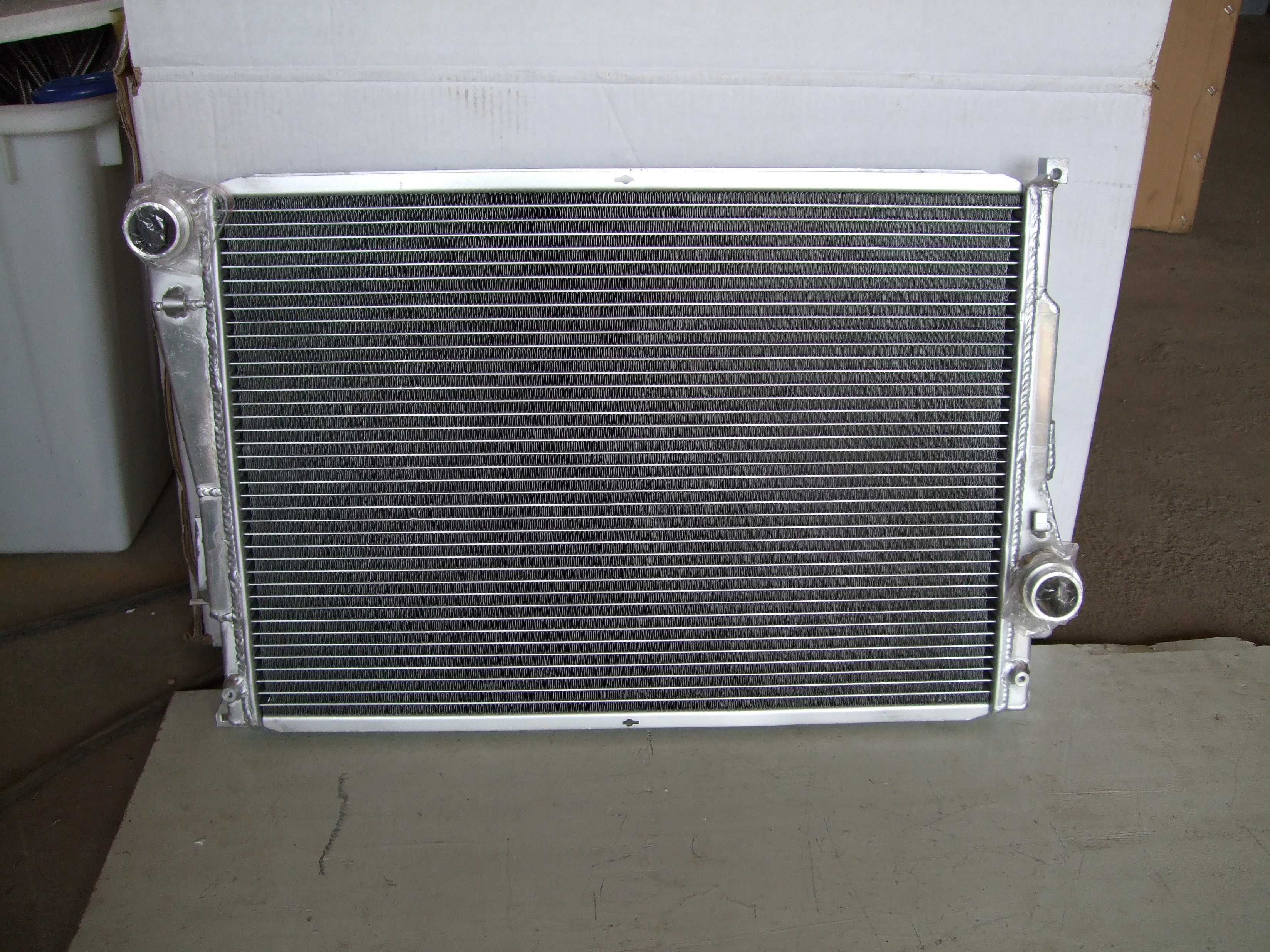 2 Row Aluminum Radiator For 1999-2006 BMW E46 3-SERIES 323is 323ti/328Ci 328i 328is 330Ci 330i 330xi Z4 L6 2.2/2.5/2.8/3.0L