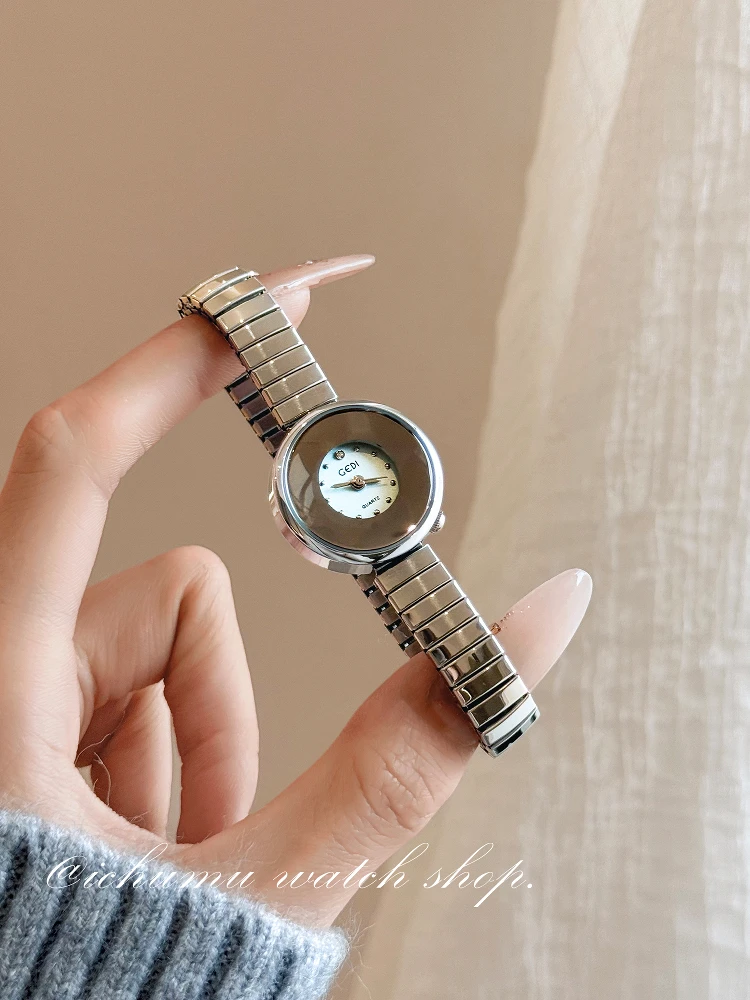 2025 new quartz women's watch light luxury round small dial Fashion exquisite design sense casual ladies watch