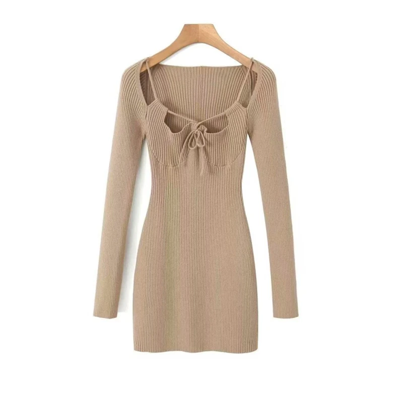 เสื้อถักทรงเข้ารูปสไตล์เกาหลีแบบใหม่จาก Dongda Gate รุ่น Slim Fit Knitted ort Dr พร้อมรูแขวน ดีไซน์โชว์สัดส่วน ให้ลุคเรียบหรูดูดี สำหรับผู้หญิง...