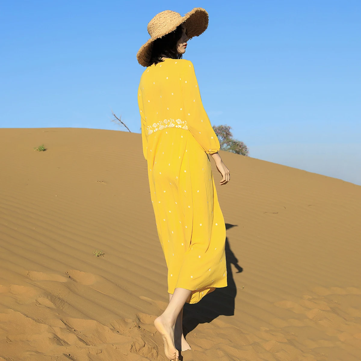 2025 vestido de mujer de estilo étnico Retro bordado Floral Casual Vestidos de playa bohemio vacaciones en la playa Midi Vestidos femeninos