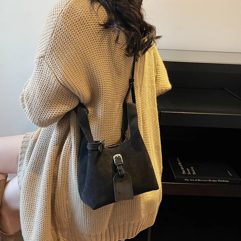 

2025 Autumn Winter Vintage Bucket Bag, Chic Top Handle Purse for Women, Casual Commuter Crossbody, Minimalist Day to Night Tote