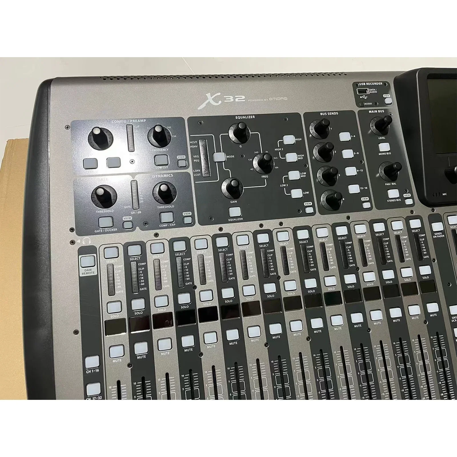 X32 40-Input 25-Bus Digital Mixing Console 32-Channel Audio Interface And IPad/iPhone Remote Control