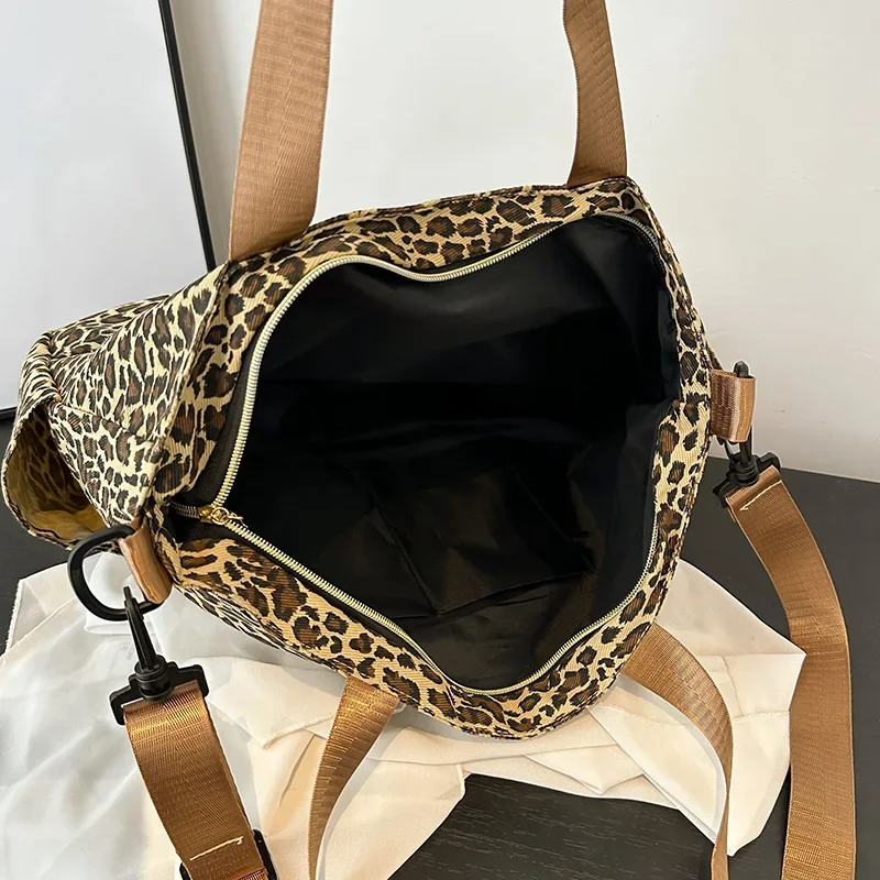 Women\'s New  Shoulder Bag Leopard Print Casual Shopping Bag Large Capacity European and American Fashion Solid Color Tote Bag