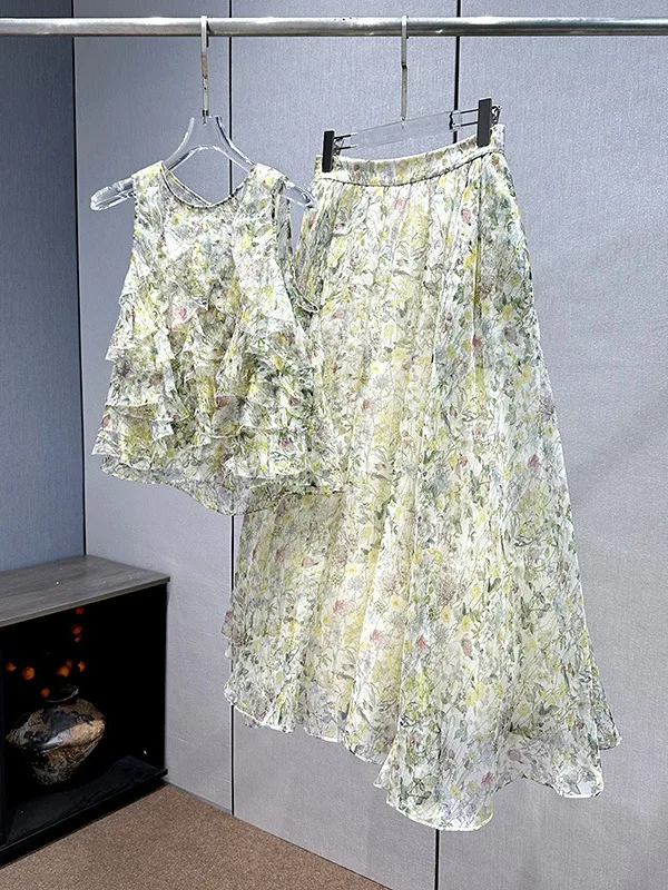 

Floral Trimmed Women's Vest And Skirt Set Two-Piece Suite Style Holiday Theme Polyester Fiber round Neckline Spring Aut...