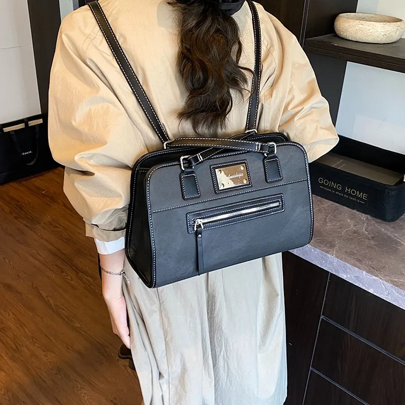 

Elegant Leather Women's Messenger Bag Crossbody Shoulder Handbag for Daily Use Practical by Designer Luxury Brand