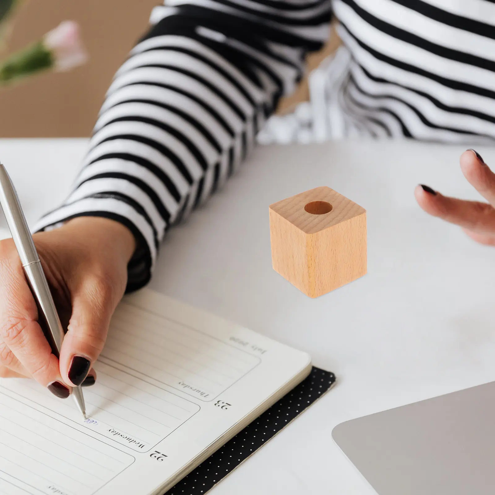 

Набор из 2 деревянных подставок для ручек квадратной формы, органайзер для карандашей, настольный контейнер для хранения канцелярских принадлежностей для офиса и дома