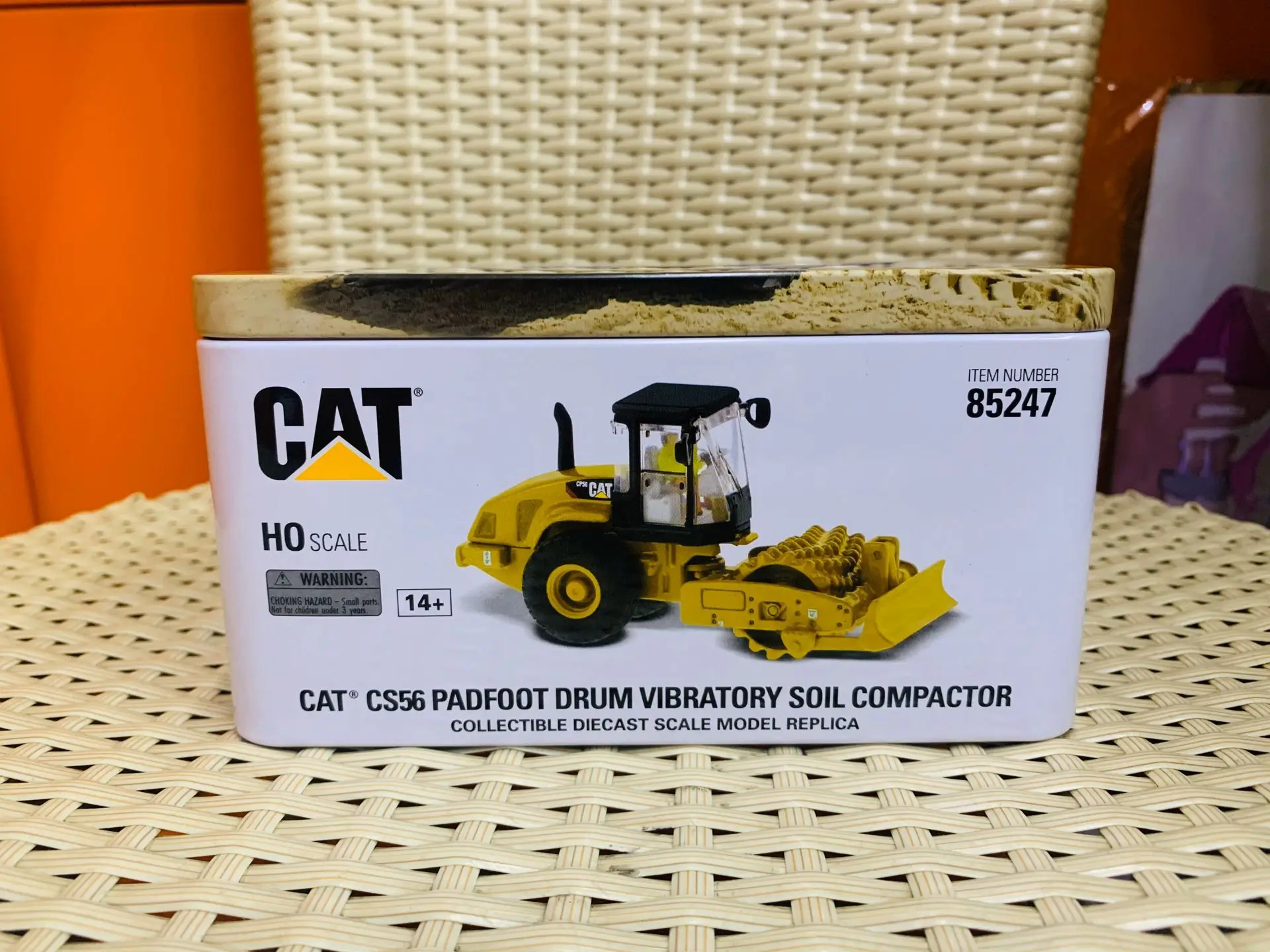 DM CS56 Compactor 1:87 HO Scale Metal By DieCast Masters 85247 Collectible Model New in Box