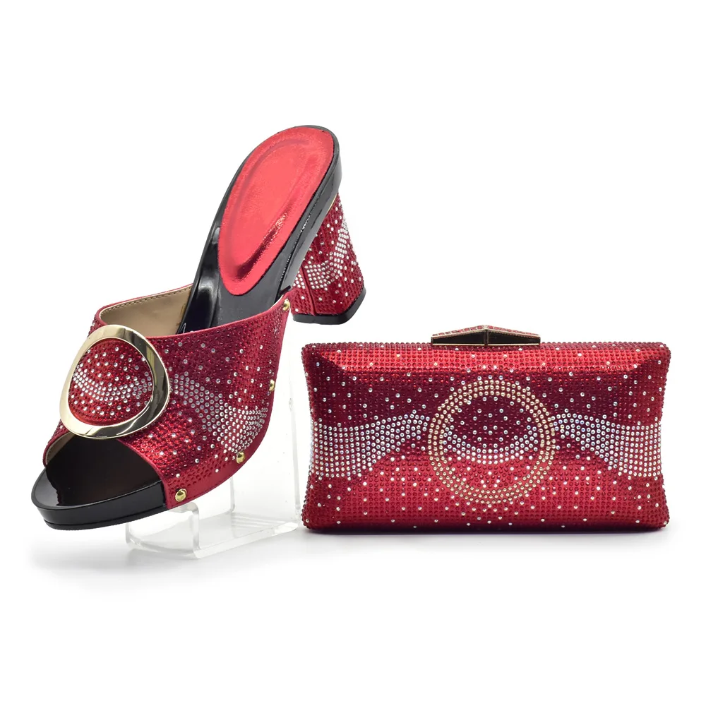 

Casual shoes with clutch bags and handbags are worn with European and American fashion shoe bag sets