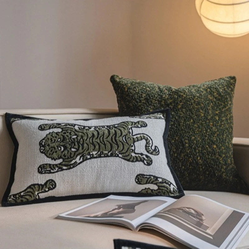 

Premium Living Room Sofa Cushion Cover Green Retro Chenille Tiger Jacquard Pillowcase Modern Luxury Pillow Covers Decorative
