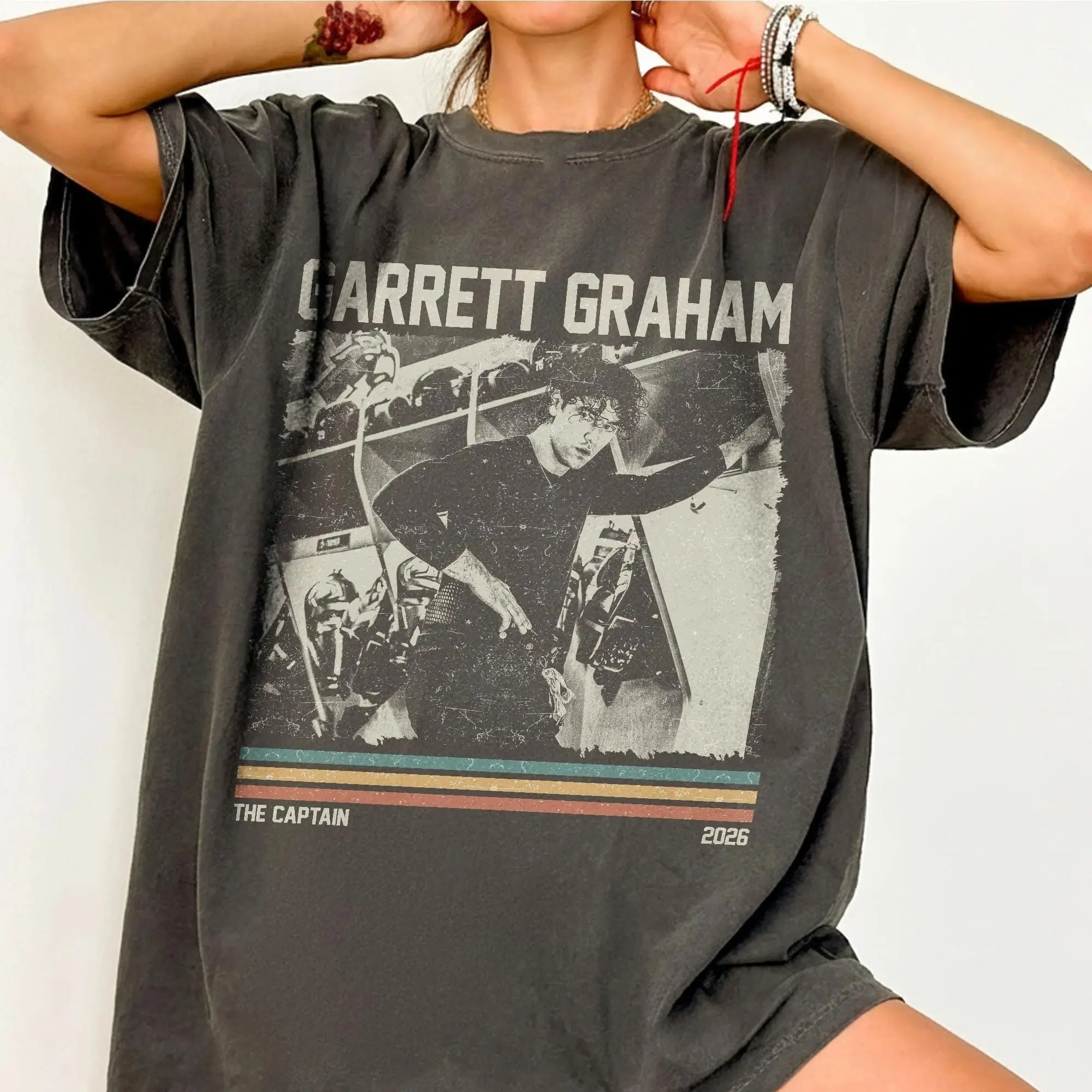 Y2k Fans Casual Tee Off Campus Garrett Graham The Captain Hockey 2026 Vintage T-Shirt Herren Damen Print T-Shirts Unisex