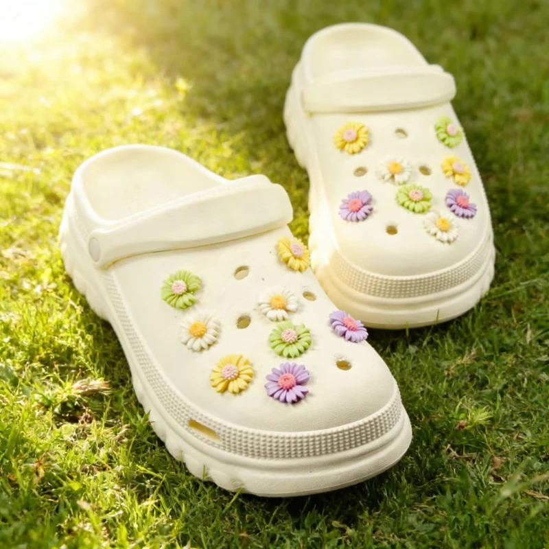 16PCS Fashion Colored Daisy Resin Shoe Charms Set DIY Accessories Hole Shoe Buckle for Bogg Bags And Shoe Decorations