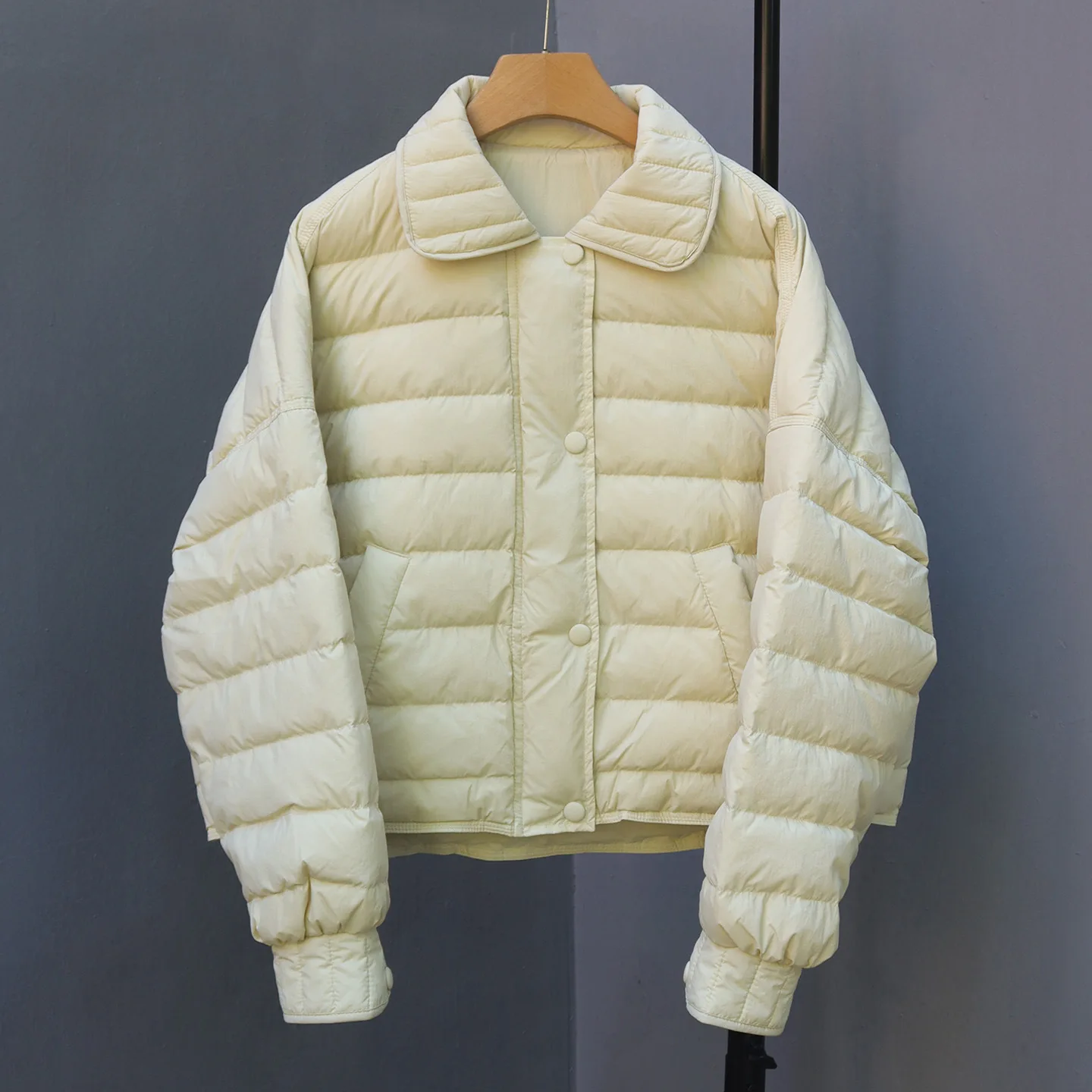 سترة نسائية جديدة لخريف وشتاء 2025 للتنقل سترة قصيرة خفيفة الوزن غير رسمية