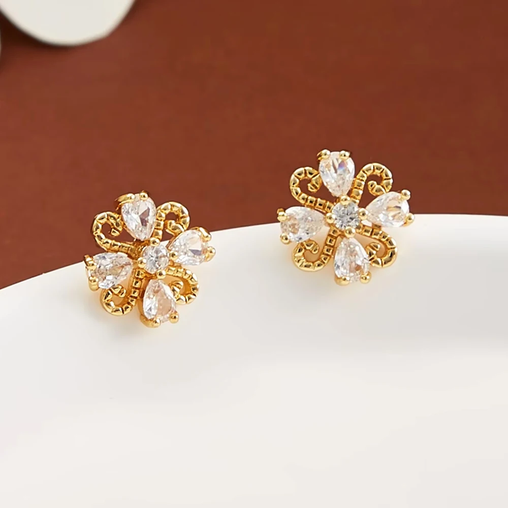 

YTJX Mini Small Snowflake Stud Earrings Shiny White Zircon Cubic Zirconia Ear Jewelry For Women Birthday Gift 2025 Trendy New