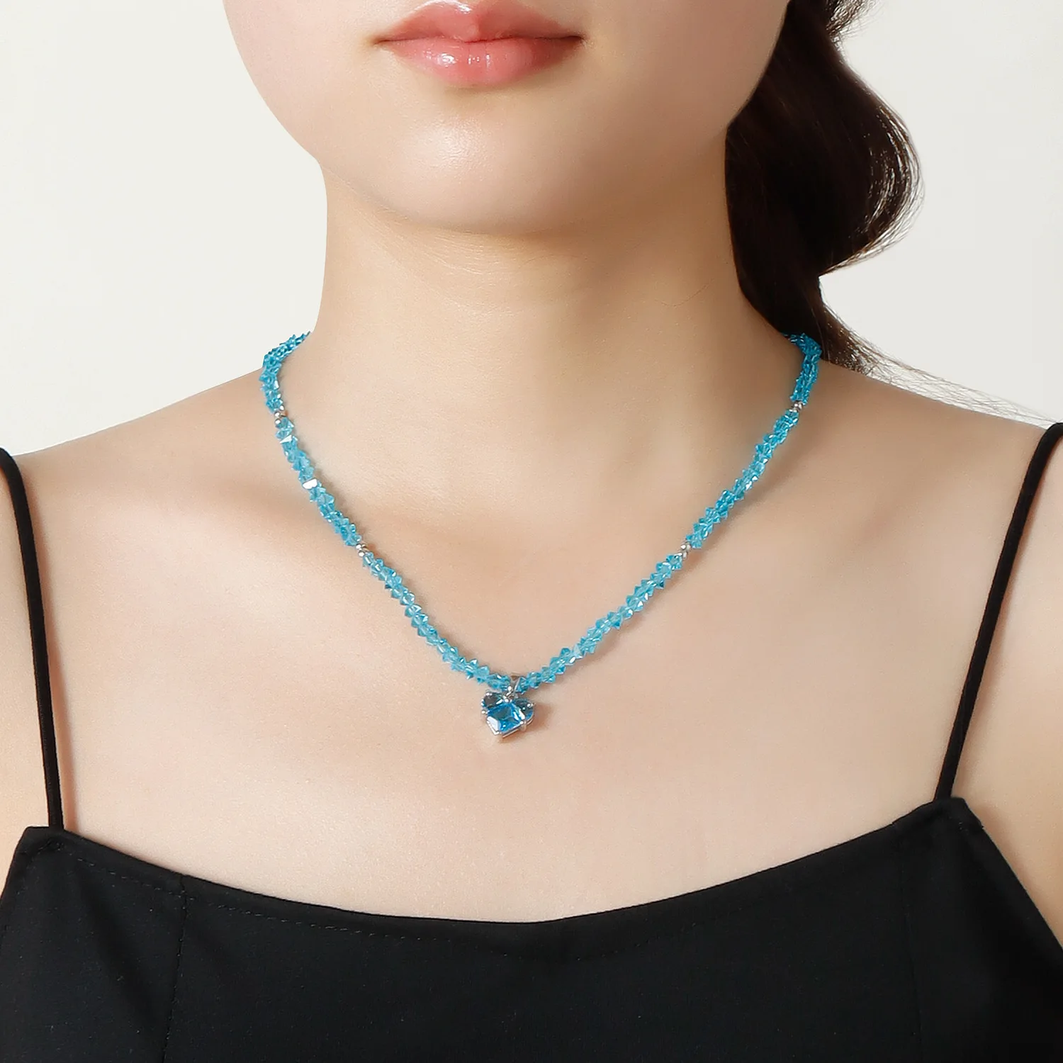 2025 Minimalist Choker Hand-Strung Glass Seed Beads Heart Pendant Light Luxury Adjustable Collar Chain Office Chic Jewelry