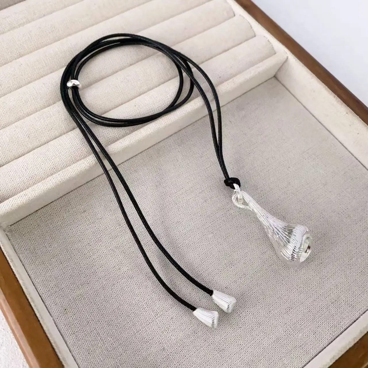 

Jenny&dave Silver Brushed Textured Leather Rope Necklace Fluffy Pendant Necklace Jewelry Necklace Necklaces For Women