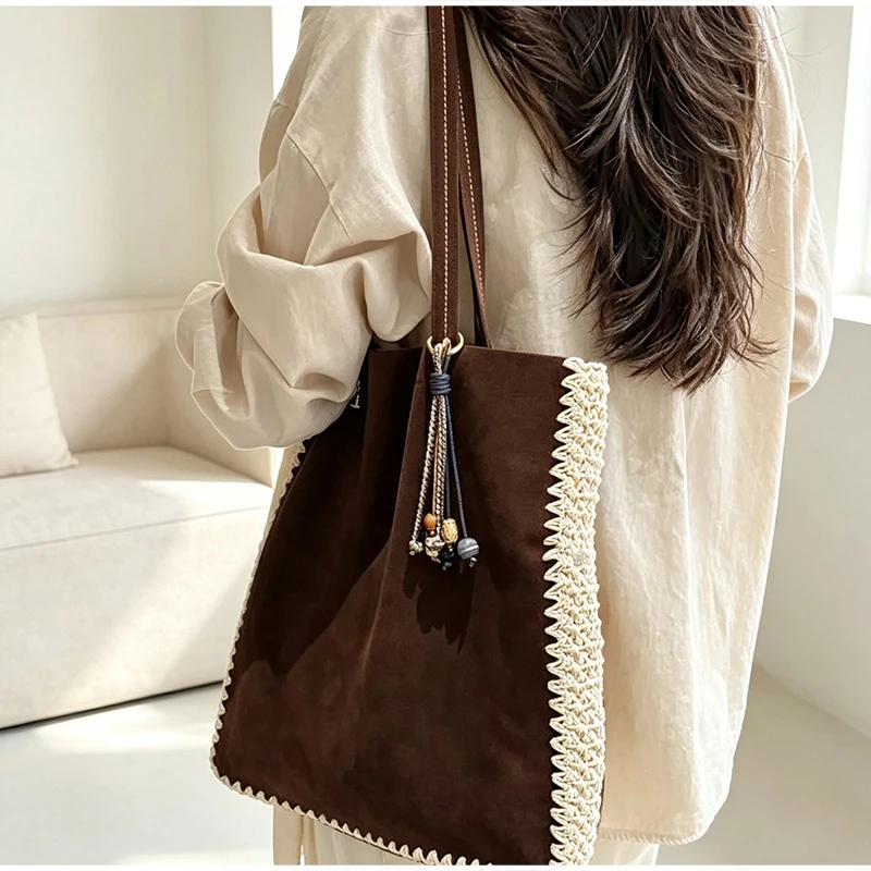 Vintage-Umhängetasche aus Kunstwildleder mit passendem Portemonnaie, Damenhandtasche mit Häkelspitzenbesatz, elegante Colorblock-Tragetasche für Herbst und Winter – Detail 23