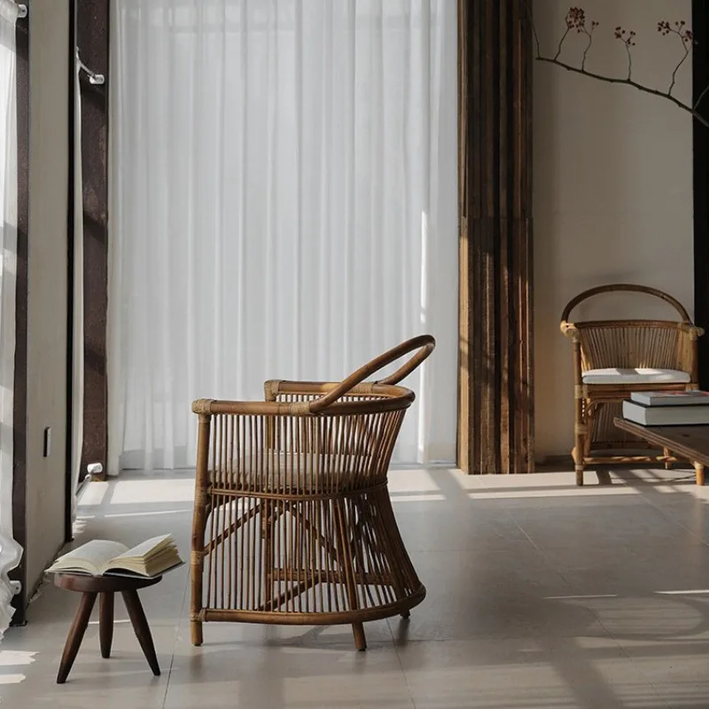 Sedia da pranzo in rattan fatta a mano artistica Wabi Stillwind Sedia per il tempo libero con balcone in rattan per piante indonesie
