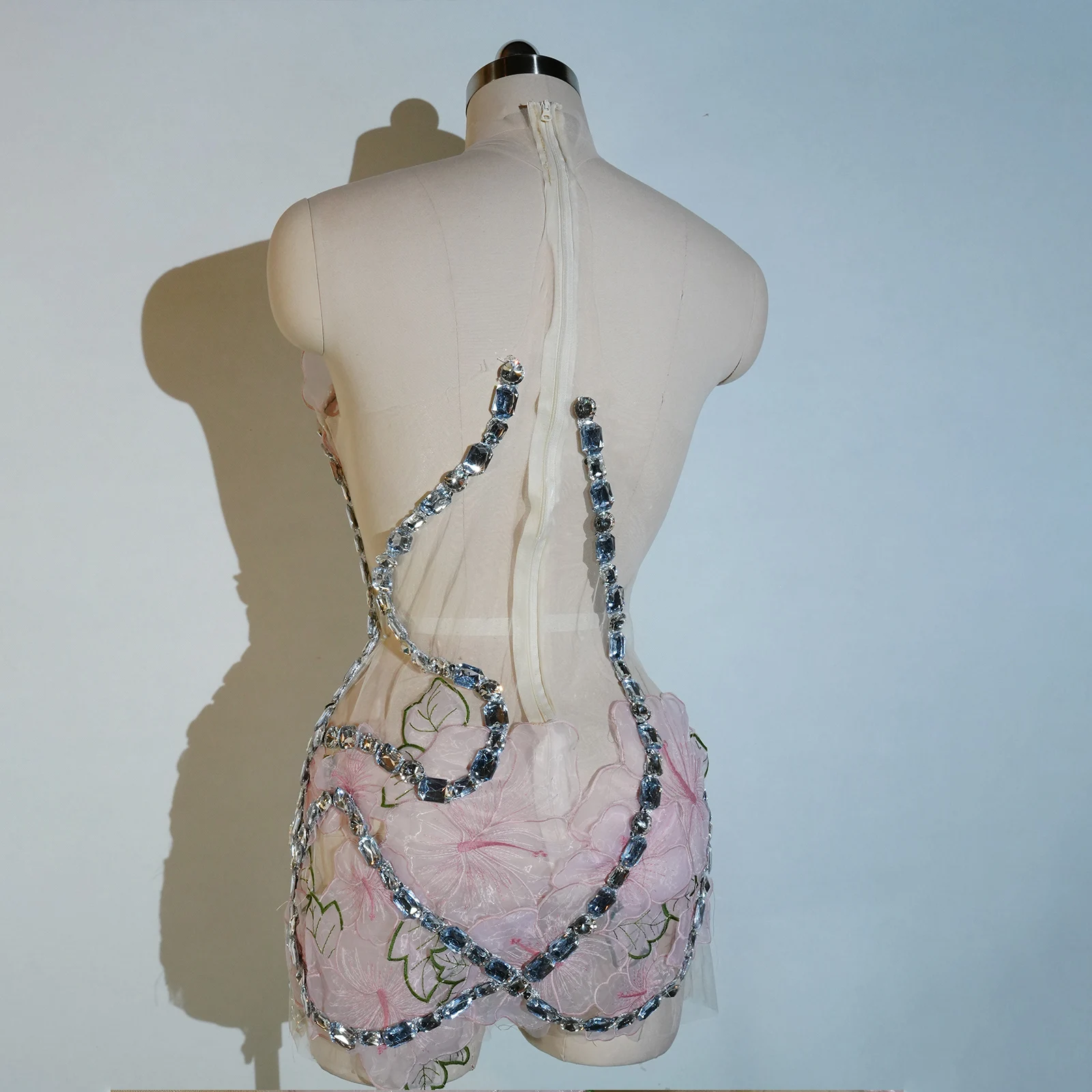 반짝이는 스팽글 핑크 숏 스커트 플로럴 드레스 섹시한 홀터 드레스 공연 파티 생일 무대 고고 퀸