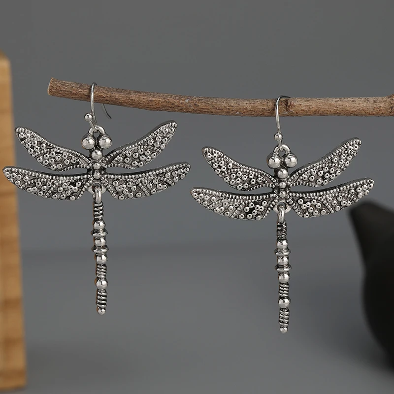 Vintage Dragonfly Design Carved Pattern Dangle Earrings Retro Bohemian Style Silvery Color Jewelry Trendy Female Ear Ornaments