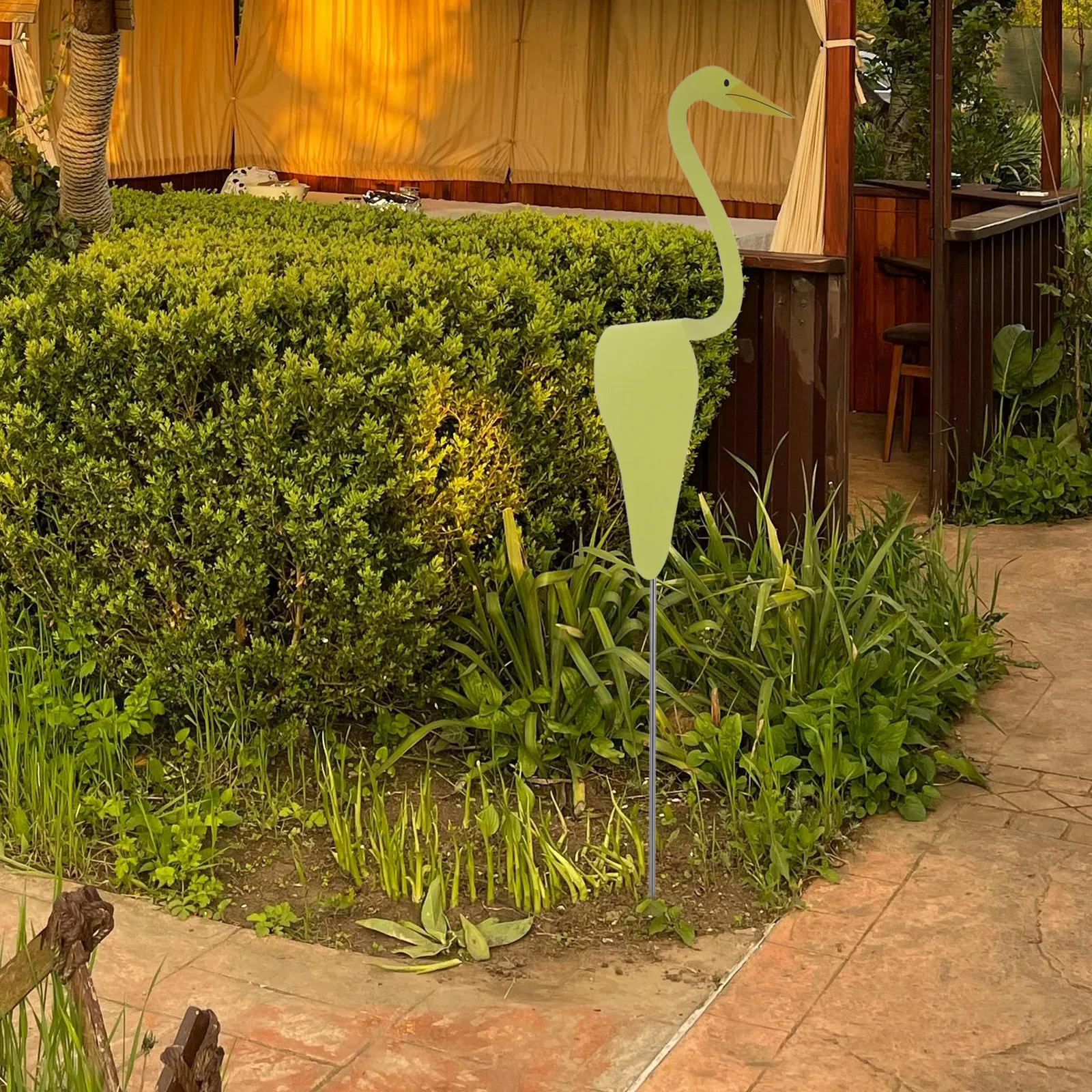 

Metal Flamingo Yard Decoration Garden Stake Ornament for Outdoor Lawn Decorative Ground Spike with Realistic Design and Weather
