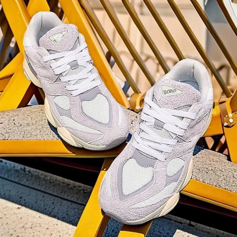 

Новые тренды 2024 года для мужчин и женщин в области спорта и отдыха: кроссовки в стиле «папины туфли».