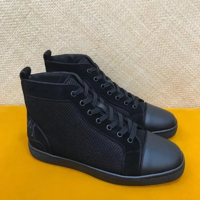 หรูหราแฟชั่น High Top สําหรับชาย Trainers ขับรถ Spiked สีดําสุทธิของแท้หนัง Rivets โลโก้รองเท้าส้นสูงรองเท้าผ้าใบรองเท้า