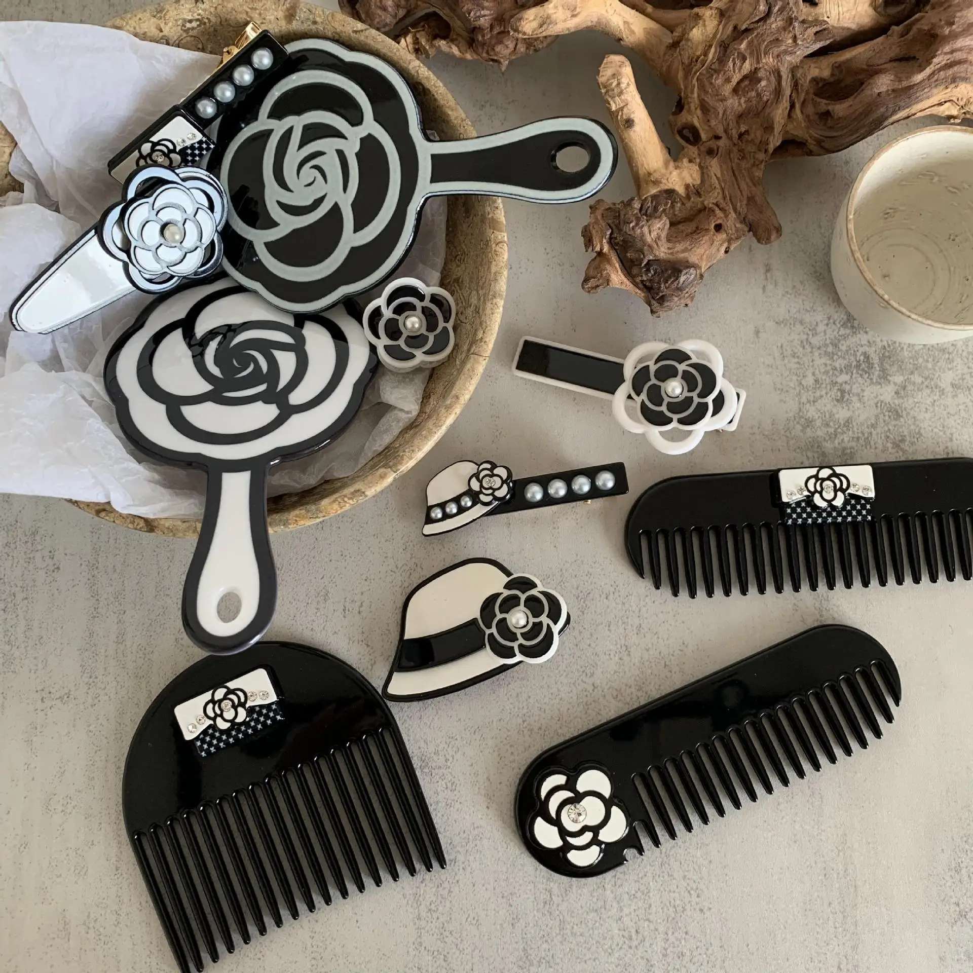 Ins Hot Sell Creative Flower Pattern Black White Acetate Hair Claw Clips Retro Flower Comb Mirror Scrunchines Hair Accessories