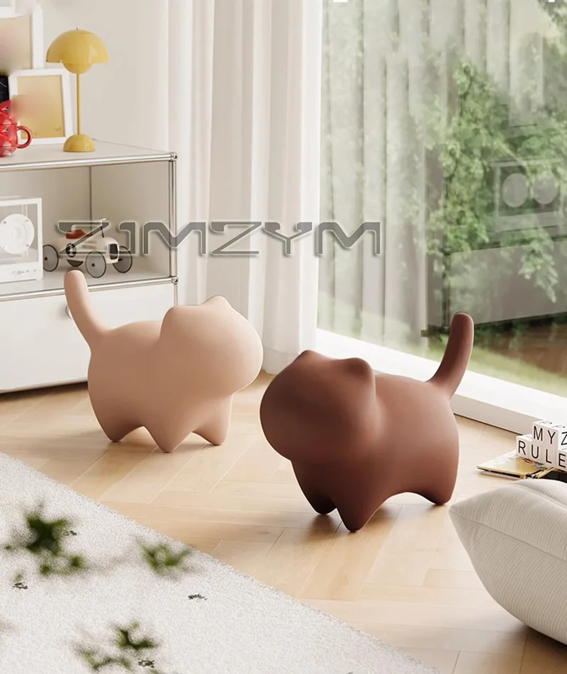 Nordic Design Modern Low Stool, PE Plastic Eco-environment Animal Type Outdoor Cat Small Stool Chair For Change Shoe
