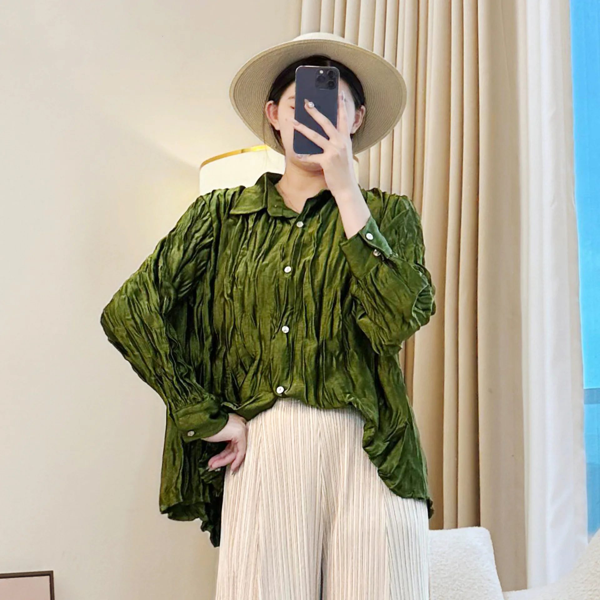 

Женская повседневная рубашка с плиссированными однотонными лацканами, однобортная, с длинными рукавами, свободная дизайнерская модная женская рубашка большого размера