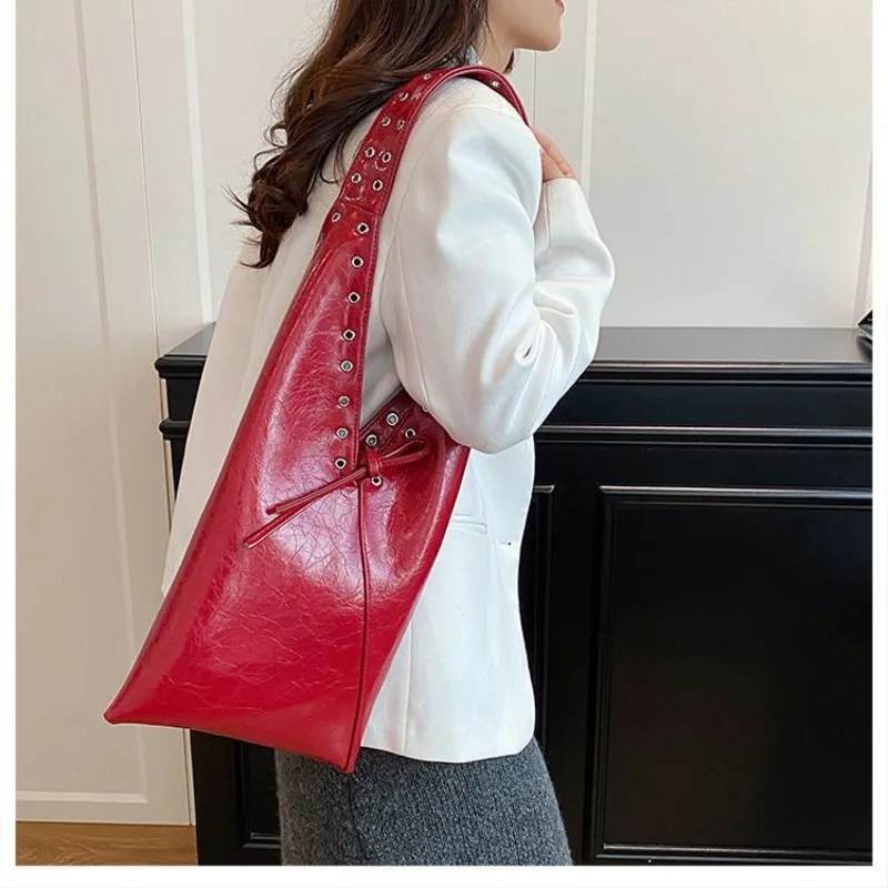 

French Light Luxury Bucket Bags Popular Internet Celebrity Armpit Women's Bags Amazon Hot-selling Oil Wax Leather Handbag Women